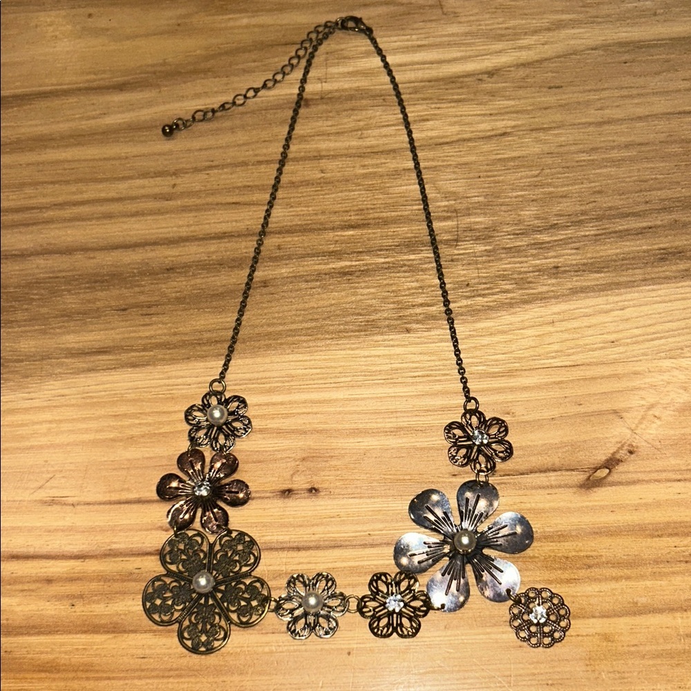 Metal pearl and rhinestone Floral Bronze and Silver Necklace